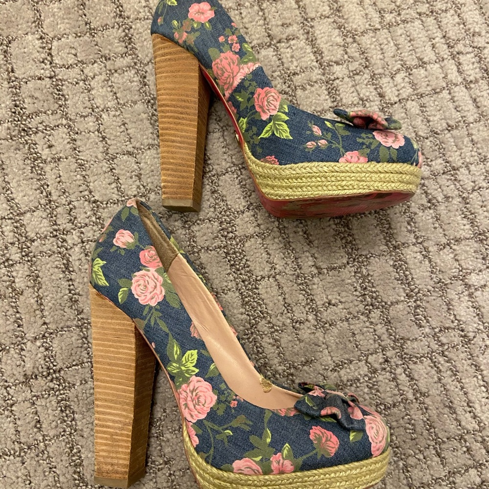 Betsey Johnson Maggi Rose Chunky Heels - Picture 6 of 8